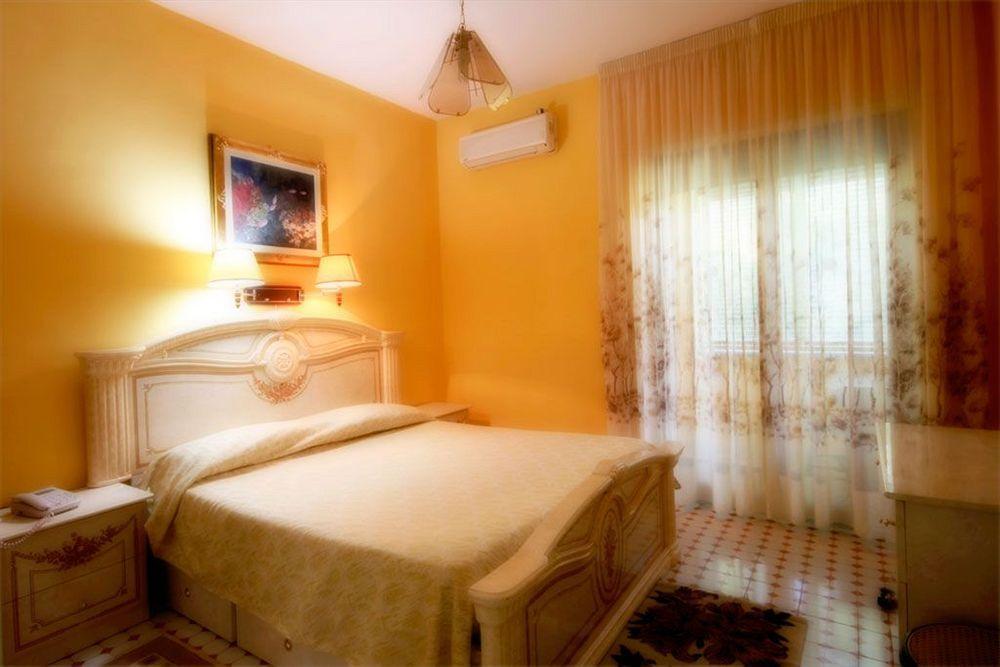 Hotel Cavour Sorrento Exteriör bild